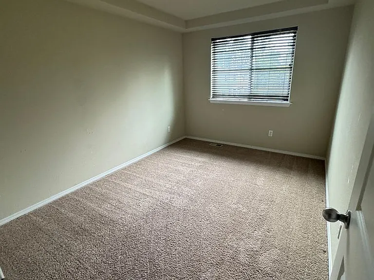 412 NE Miramar Cir — Photo 18