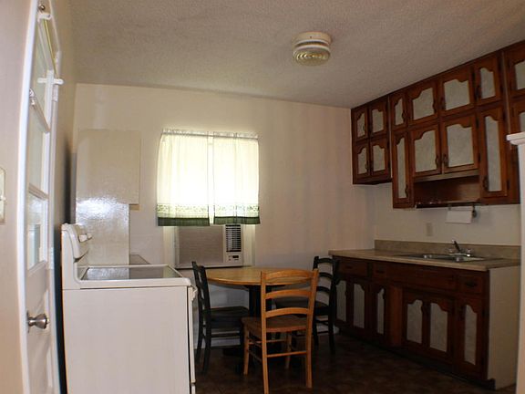 4th image of 709 Gardenia Ave