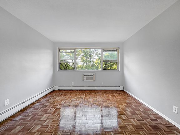 5th image of 350 Elmora Ave #60605503