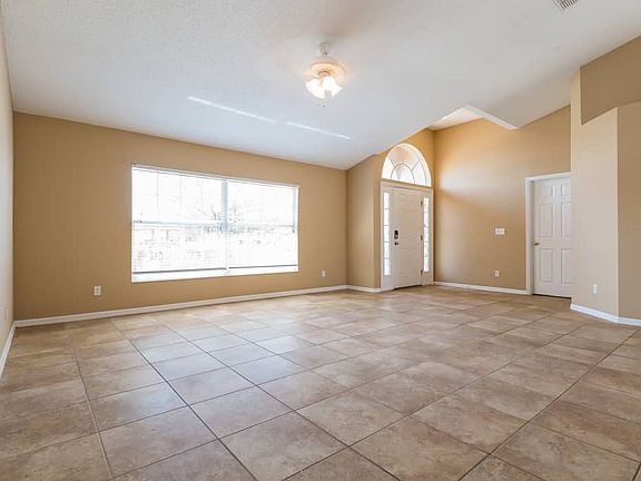 4th image of 1110 Peregrine St