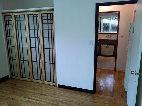 5th image of 11233 Emelita St #1