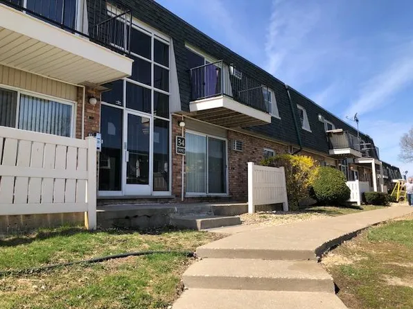 9950 S 84th Ter APT 214, Palos Hills, IL 60465