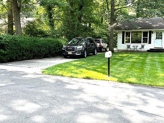 3rd image of 27 Dogwood Dr