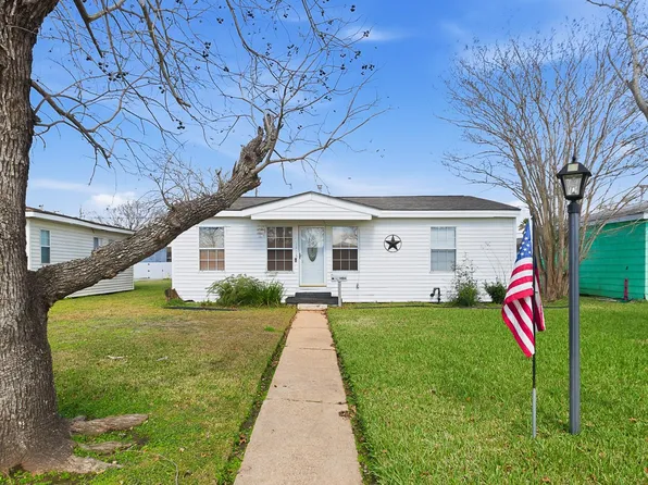 1406 W 6th St, Freeport, TX 77541