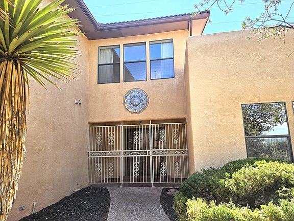 2nd image of 13216 Circulo Largo Dr NE