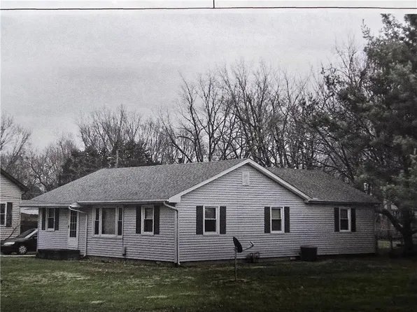 115 E Glenn St, Macon, IL 62544
