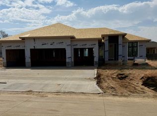 9815 Cumberland Dr, Papillion, NE 68046