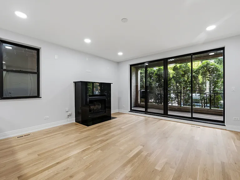 1827 N California Ave #1 — Photo 7