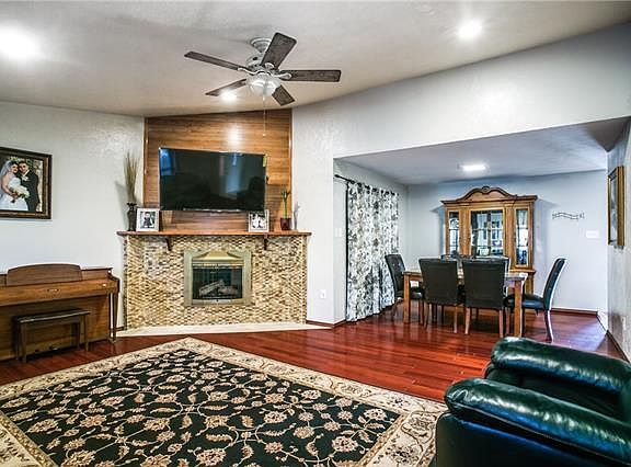 4th image of 3912 Dickens Dr