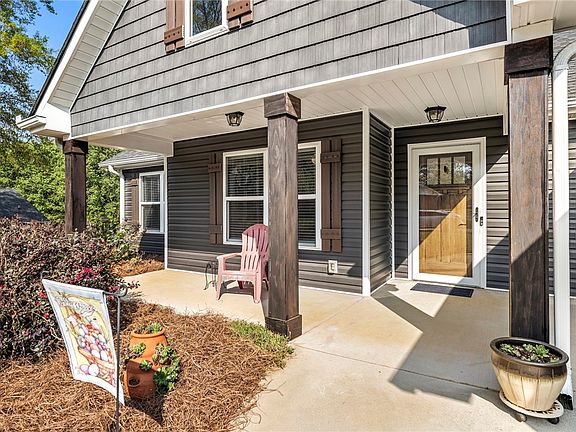 3rd image of 210 Oxmoor Dr