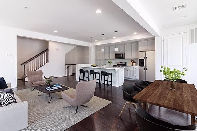 1st image of 315 Parade St