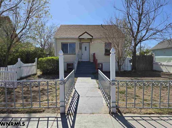 1806 Avenue G, Scottsbluff, NE 69361