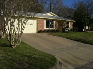 1613 Warren Ln, Fort Worth, TX 76112