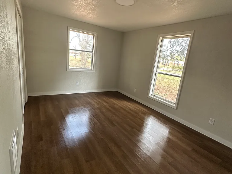 1002 Snowden Dr — Photo 10
