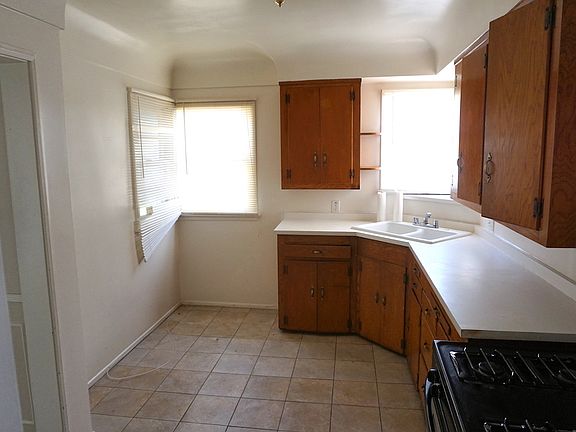 3rd image of 3437 W 78th Pl