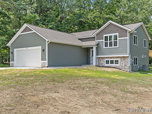 2nd image of 912 Blueberry Pine Ct #35