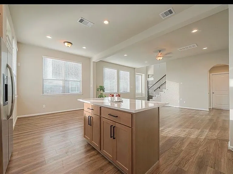 8700 Laurel Crest Dr — Photo 13