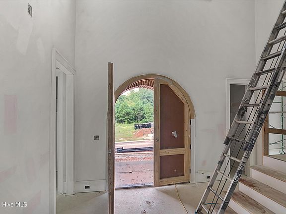 4th image of 3104 Carillon Way