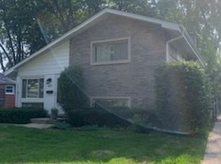 621 N Pine St, Mount Prospect, IL 60056