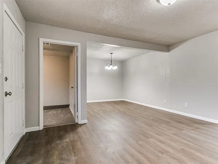 923 SW 3rd St — Photo 10