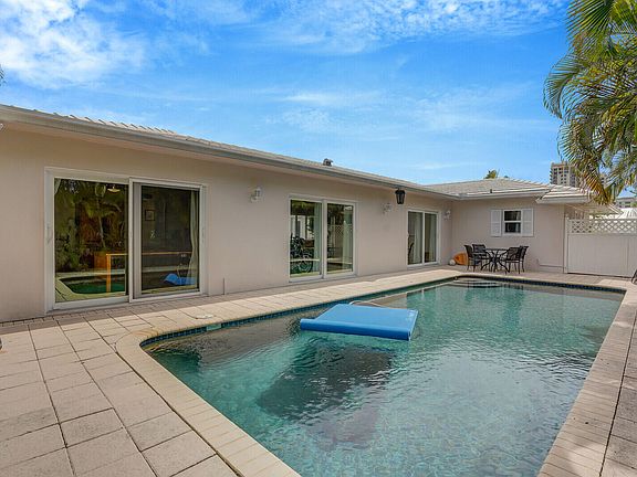 2nd image of 1211 Bimini Lane