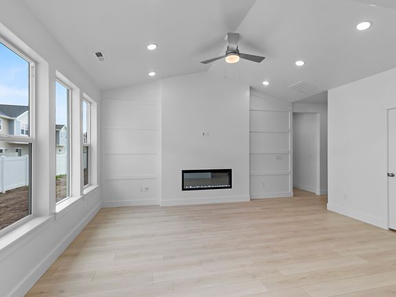 3rd image of 1581 N 2300 W #131