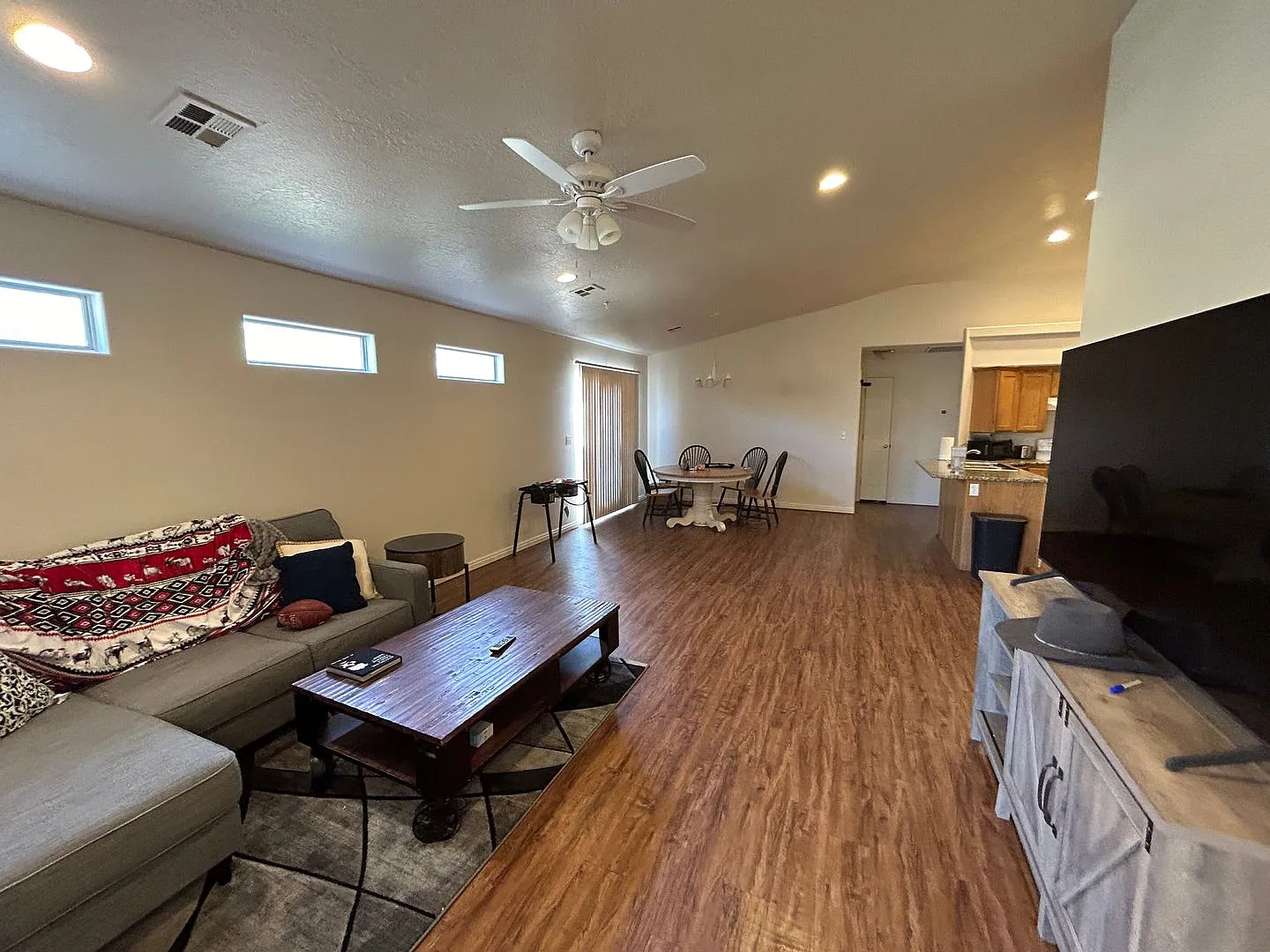 Available 10/10/26! Great 3 bedroom town home for rent! — Photo 4