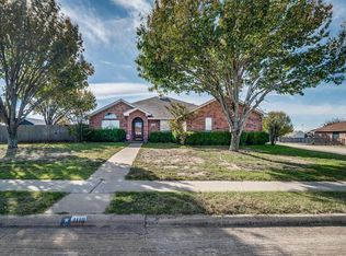 1110 High Point Dr, Midlothian, TX 76065