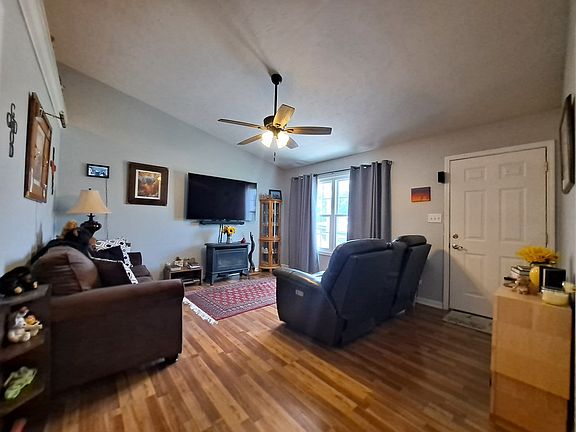 3rd image of 215 Bristol Ln