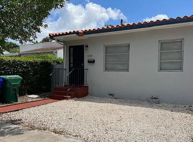 2190 SW 13th St — Photo 9