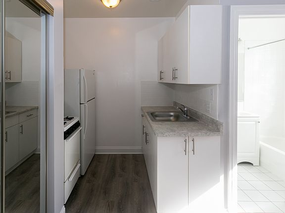 2nd image of 4241 N Kenmore Ave Unit 307