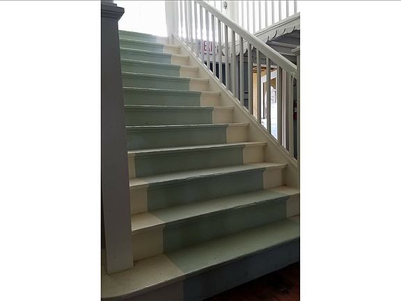 2nd image of 207 Circle Park Dr