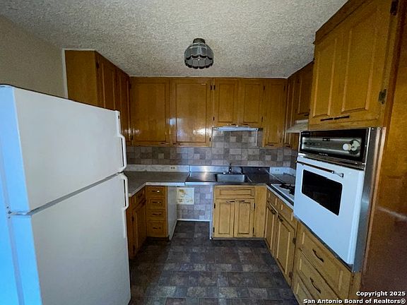 3rd image of 330 Fairview