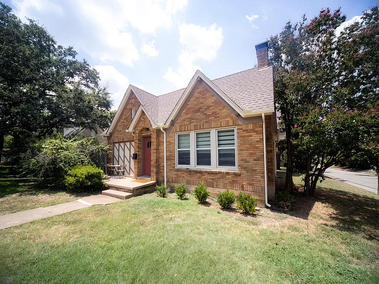 2600 Shirley Ave — Photo 3
