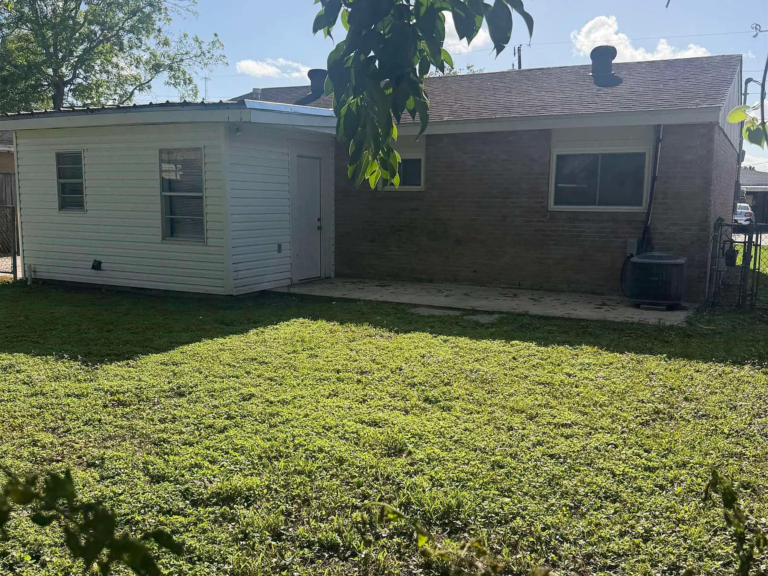 3 bed, 951 sqft, $1,150 — Photo 4
