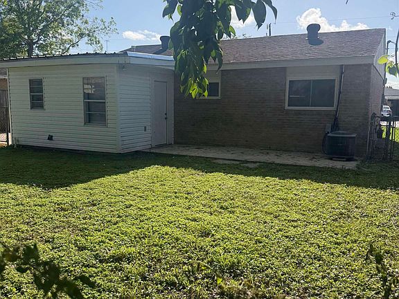 4th image of 211 Saint Malo St