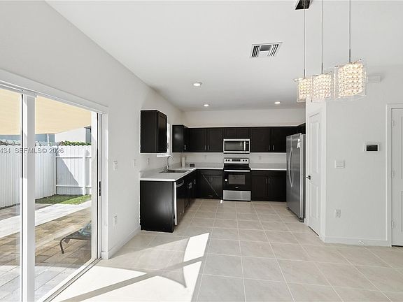 5th image of 1732 SE 9th Ave