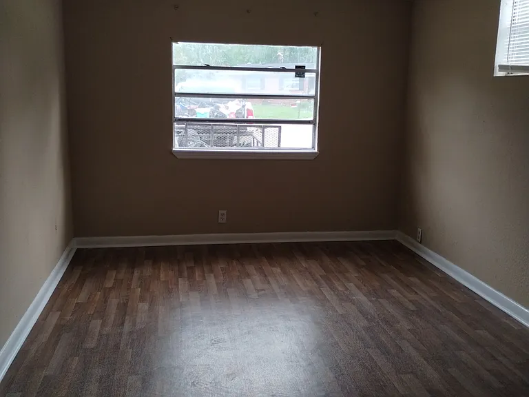 5135 Chivalry Dr — Photo 17