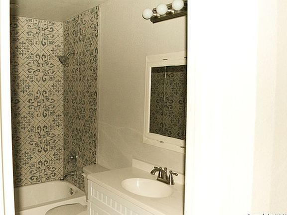3rd image of 821 Zachry Dr
