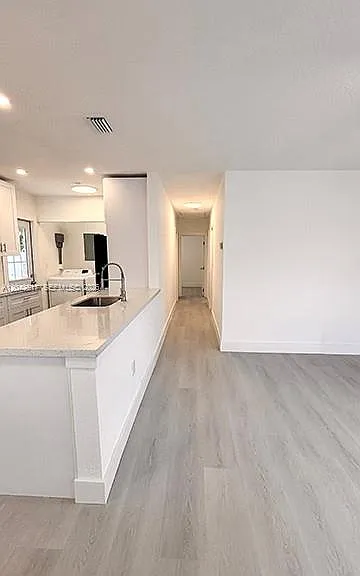 721 N 68th Ter — Photo 5
