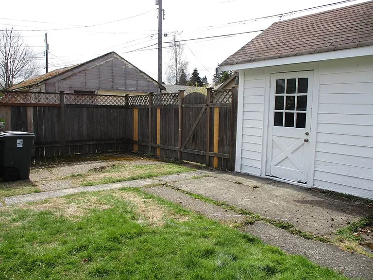 4826 S Park Ave — Photo 33