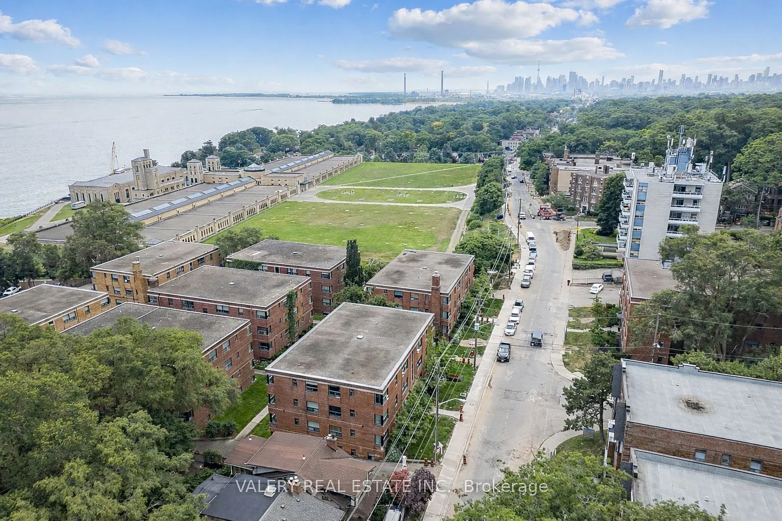 2 bed, $2,498 — Photo 2