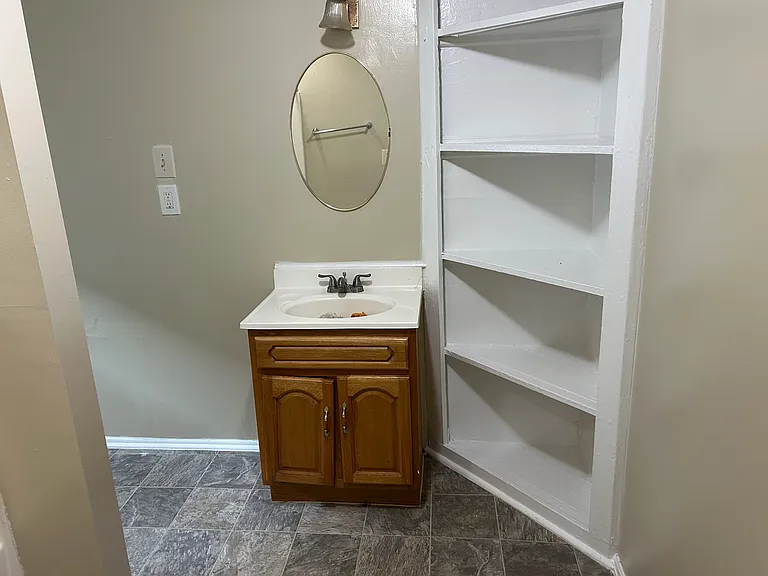 927 W Scott Ave — Photo 6