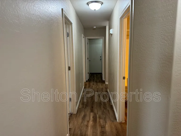 10153 N 115th Dr — Photo 6