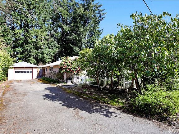 4th image of 6420 32nd Ave NW
