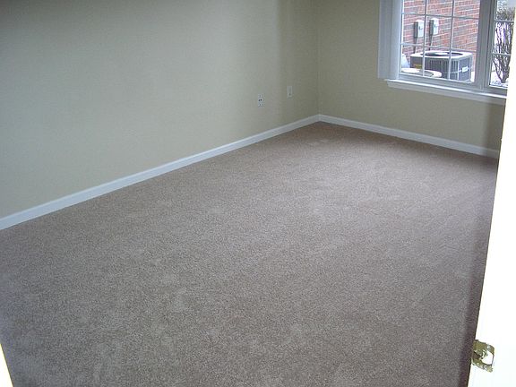 5th image of 43987 Elm Dr
