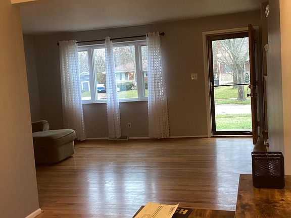2nd image of 4299 Selby Ct