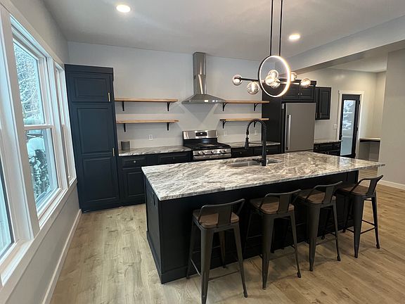 4th image of 1110 Hope St SE