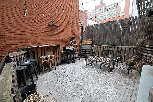 Rented by Level Group | media 10