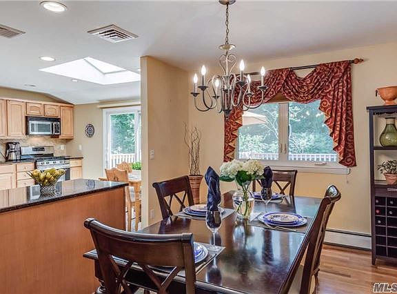 4th image of 79 Beaumont Dr